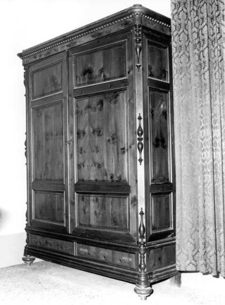 armadio da sacrestia - manifattura lucchese (primo quarto sec. XX)