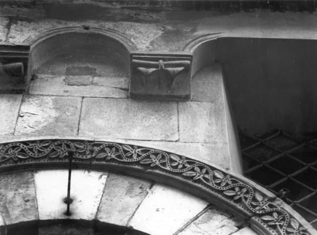 mensola architettonica - bottega italiana (sec. XII)