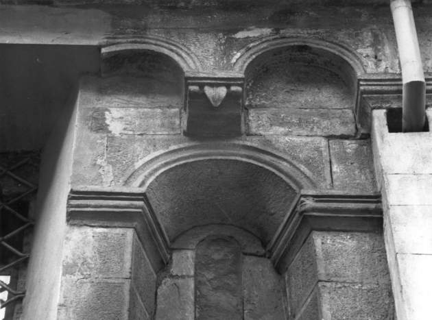 mensola architettonica - bottega italiana (sec. XII)