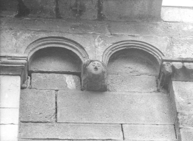 mensola architettonica - bottega italiana (sec. XII)