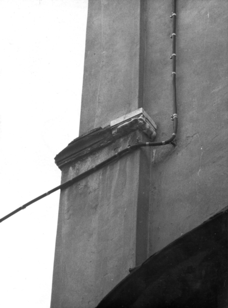 mensola architettonica - bottega italiana (sec. XII)