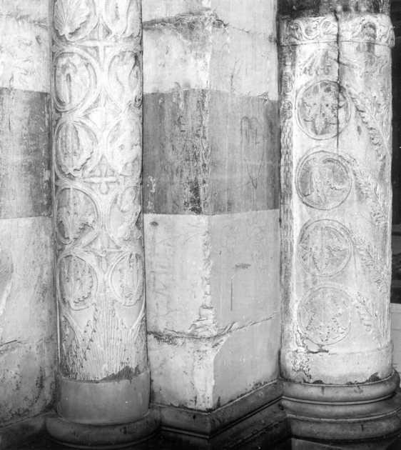 colonna, elemento d'insieme - bottega pugliese, bottega bizantina (prima metà sec. XII)