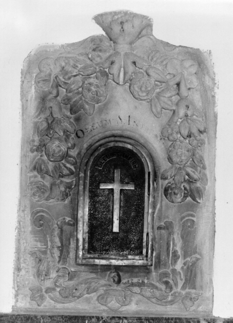 tabernacolo murale - ambito apuoversiliese (seconda metà sec. XVII)