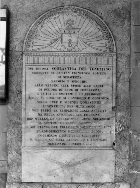 lapide tombale - ambito apuoversiliese (prima metà sec. XIX)