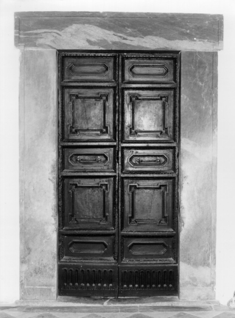 porta - a due battenti - ambito apuoversiliese (sec. XVII)