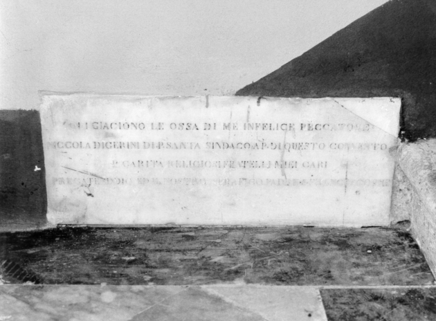 lapide tombale - ambito apuoversiliese (prima metà sec. XIX)