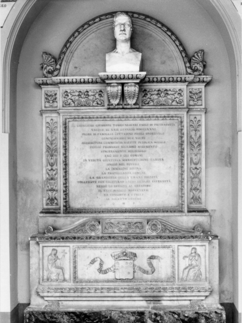 monumento funebre - ambito apuoversiliese (prima metà sec. XIX)