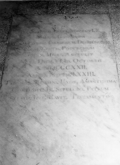 lapide tombale - ambito apuoversiliese (prima metà sec. XIX)