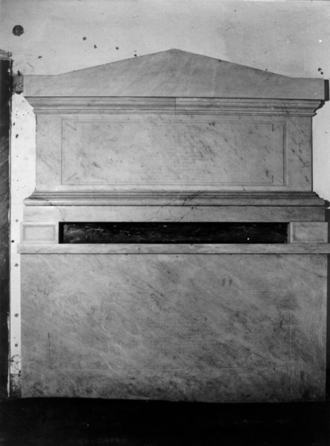 monumento funebre - ambito apuoversiliese (seconda metà sec. XIX)