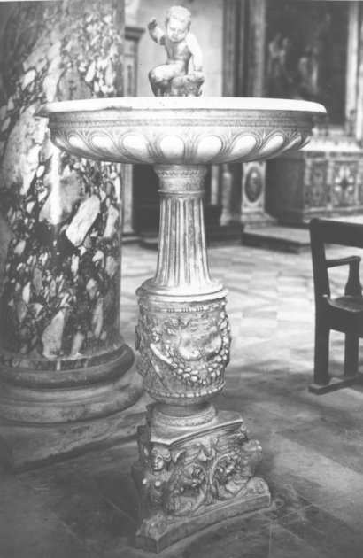 acquasantiera - a fusto di Stagi Stagio (sec. XVI)