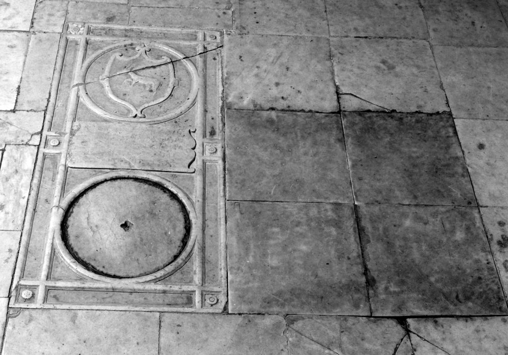 lapide tombale - ambito toscano (sec. XVI)