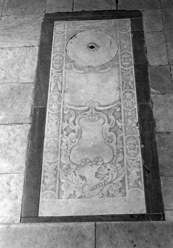 lapide tombale - ambito toscano (sec. XVI)