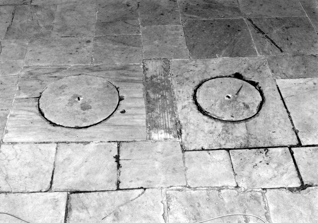 lapide tombale - ambito toscano (sec. XVI)