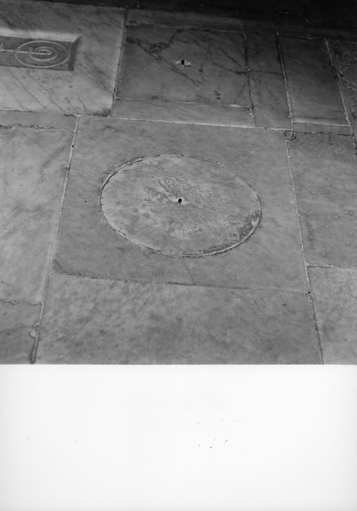 lapide tombale - ambito toscano (sec. XVI)