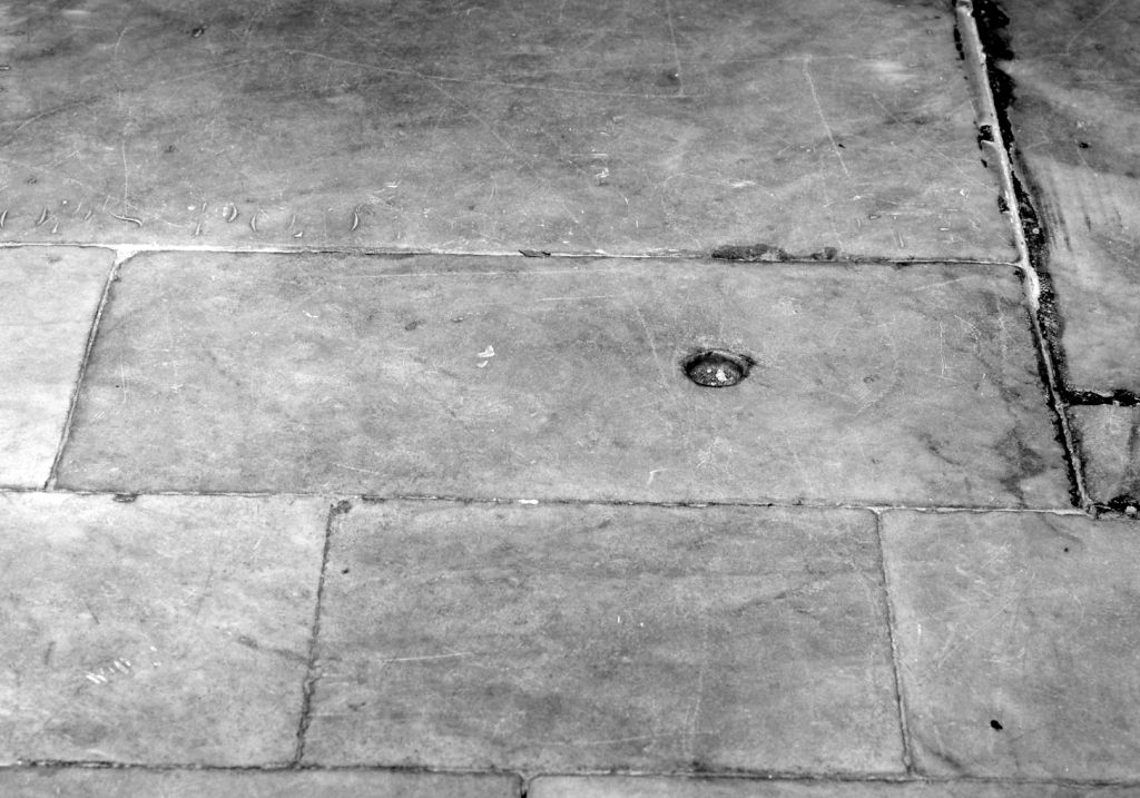 lapide tombale - ambito toscano (sec. XVI)