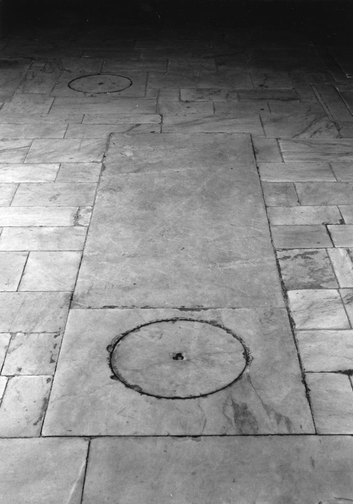 lapide tombale - ambito toscano (sec. XVI)