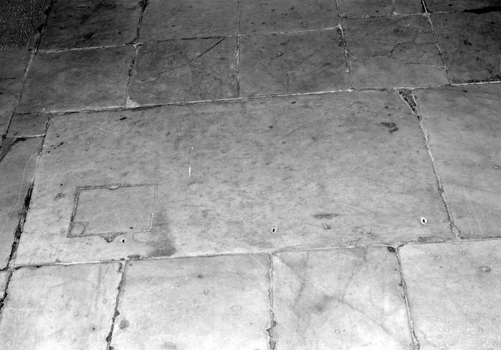 lapide tombale - ambito toscano (sec. XV)