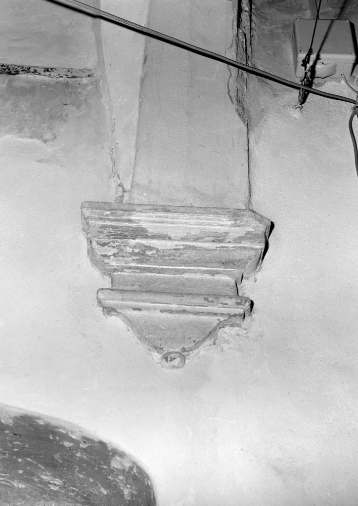 mensola architettonica, serie - bottega toscana (sec. XVII)