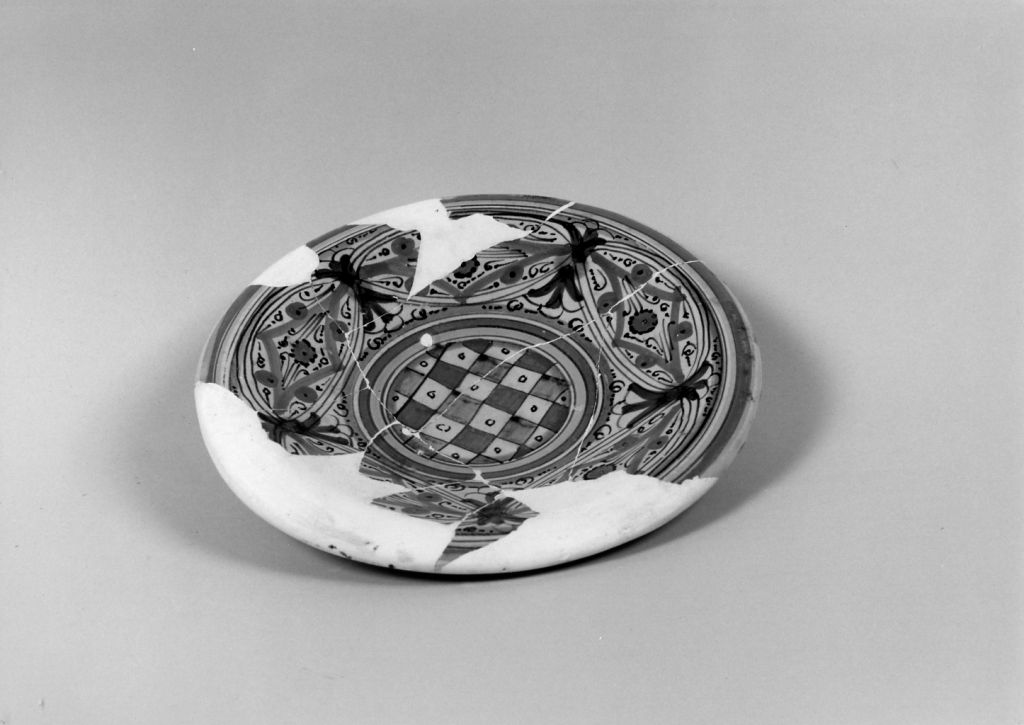 piatto, frammento - manifattura fiorentina (primo quarto sec. XVI)