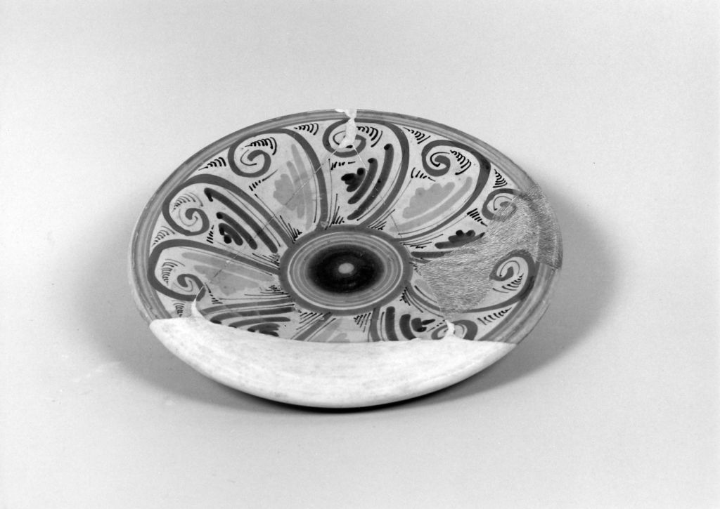 piatto, frammento - manifattura fiorentina (ultimo quarto sec. XVI)