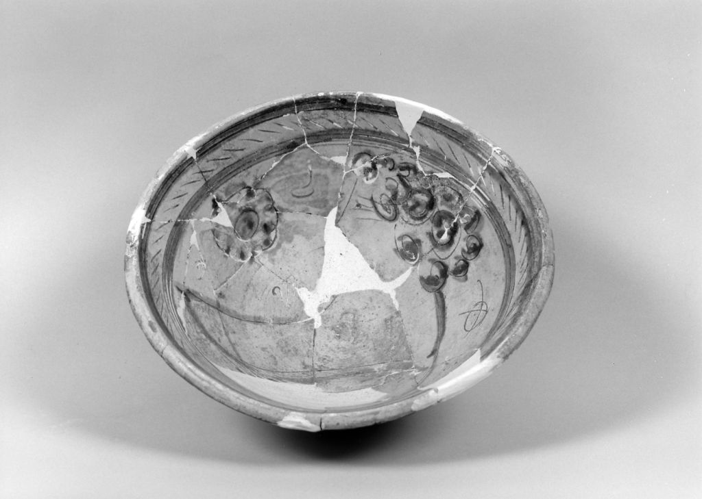 Profilo femminile (catino, frammento) - manifattura pisana (seconda metà sec. XV)