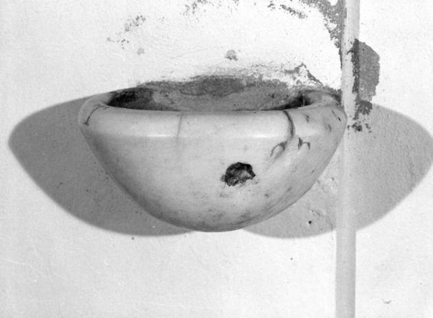 acquasantiera da parete, serie - ambito apuoversiliese (sec. XVIII)