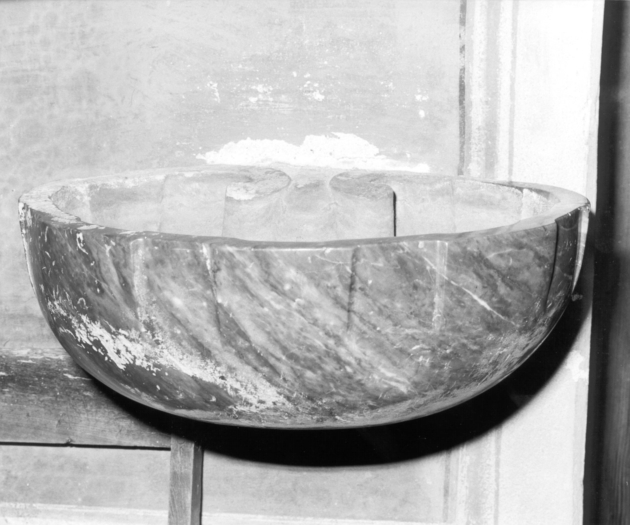 acquasantiera da parete, serie - ambito apuoversiliese (sec. XVIII)