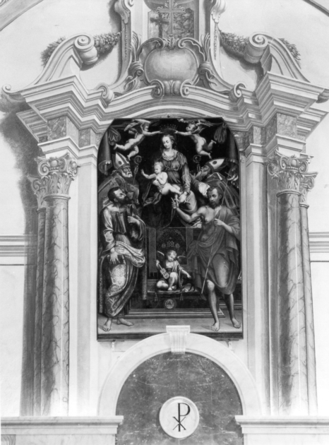 Madonna con Bambino in trono tra santi (dipinto) di Carretta Simone (sec. XVI)