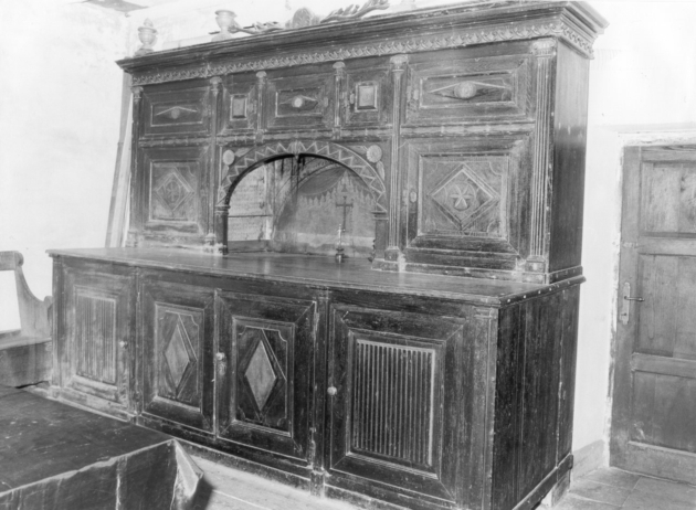 mobile da sacrestia con alzata - ambito garfagnino (sec. XIX)