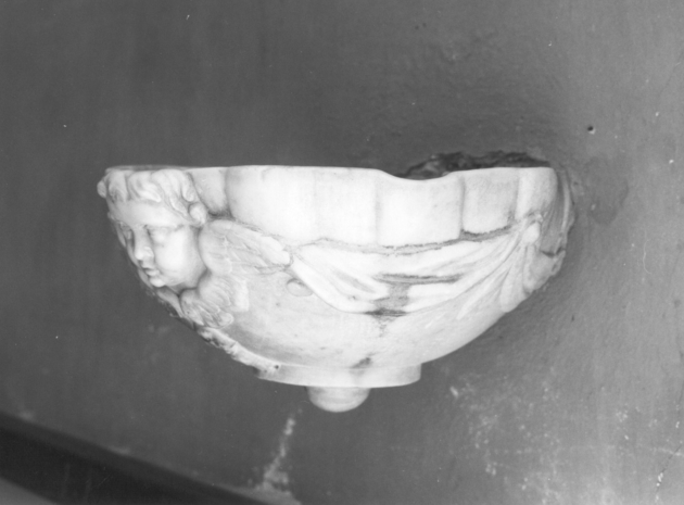 acquasantiera da parete - ambito apuoversiliese (sec. XVIII)