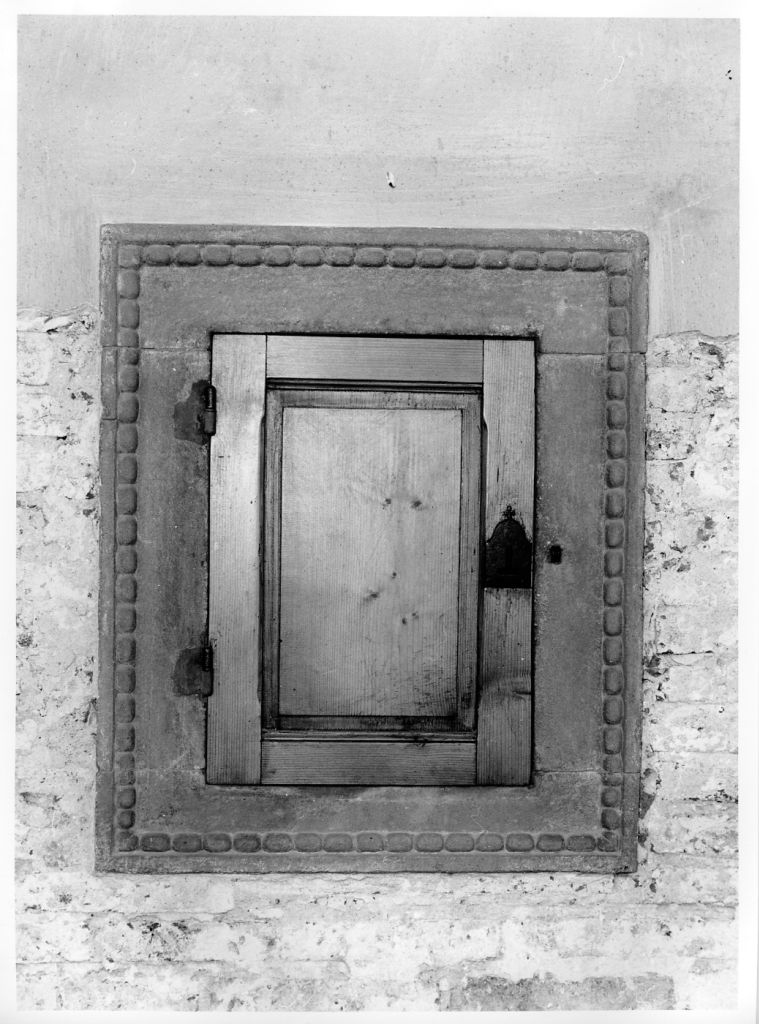 armadio - a muro - bottega lucchese (prima metà sec. XVI)