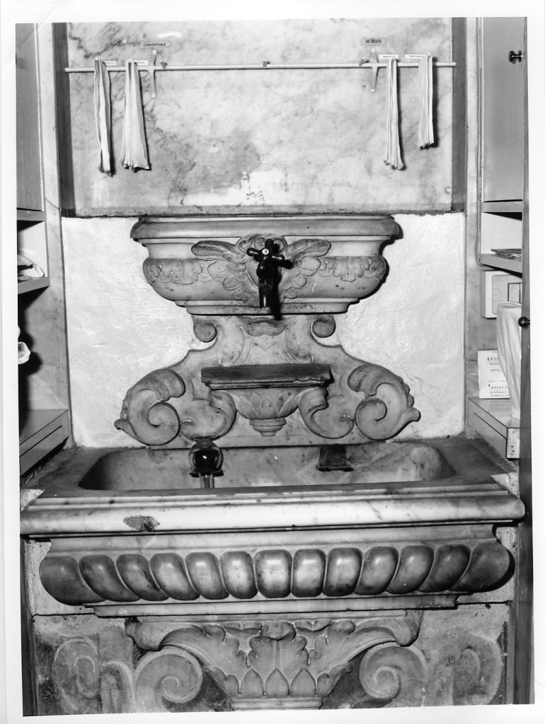lavabo da sacrestia - bottega apuana (seconda metà sec. XVII)