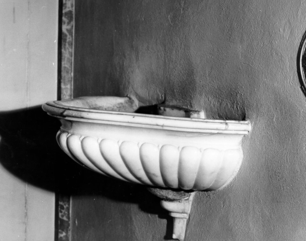 acquasantiera da parete - bottega toscana (inizio sec. XIX)