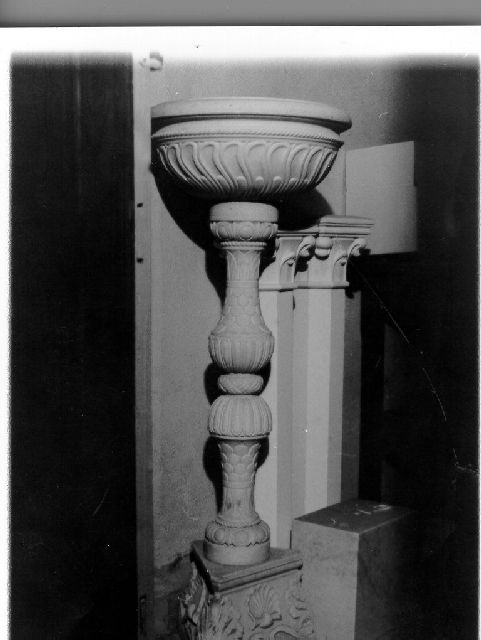 acquasantiera - a fusto - bottega toscana (fine/inizio secc. XIX/ XX)