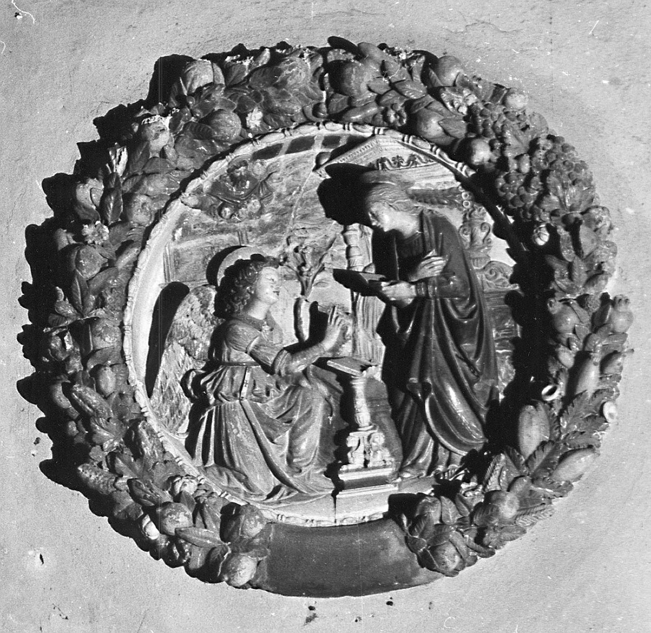 ANNUNCIAZIONE (rilievo) di Della Robbia Giovanni Antonio (bottega) (sec. XVI)