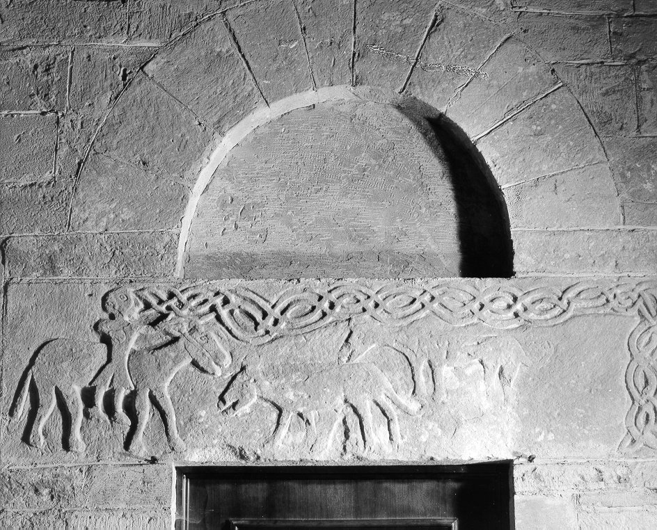 Scena di caccia (architrave) - bottega toscana (sec. XII)