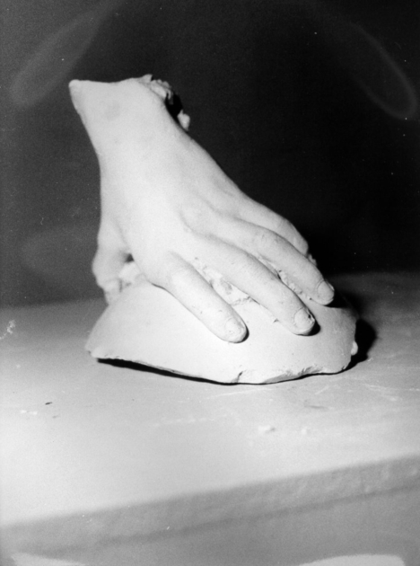 mano sinistra (scultura, opera isolata) - produzione lucchese (prima metà sec. XX)