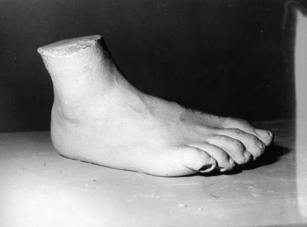 piede destro (scultura, opera isolata) - produzione lucchese (prima metà sec. XX)