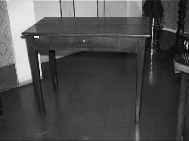 tavolino - manifattura toscana (fine/inizio secc. XIX/ XX)