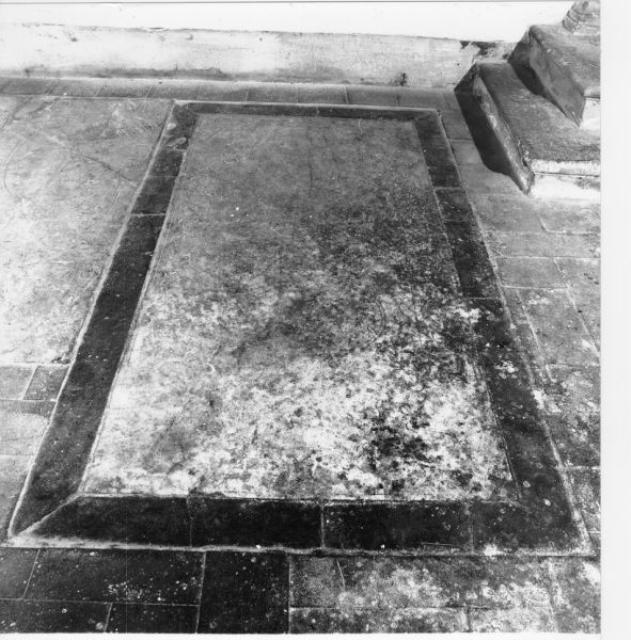 lapide tombale - ambito pisano (sec. XVII)