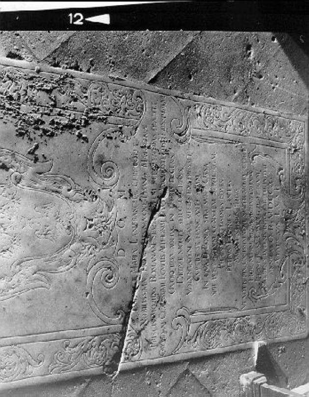 lapide tombale - ambito italiano (sec. XVIII)