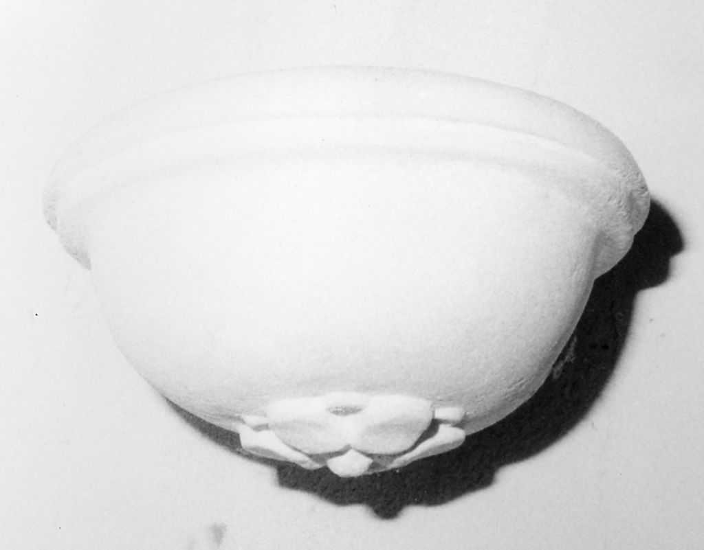 acquasantiera da parete - bottega apuana (sec. XIX)