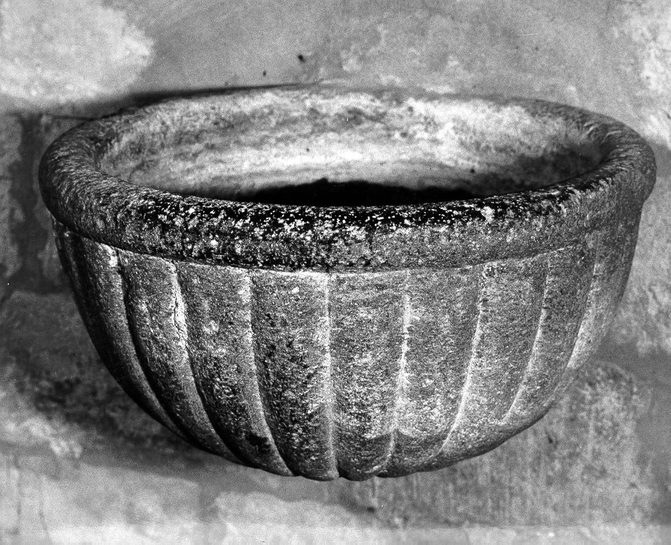 acquasantiera da parete - bottega toscana (sec. XVII)