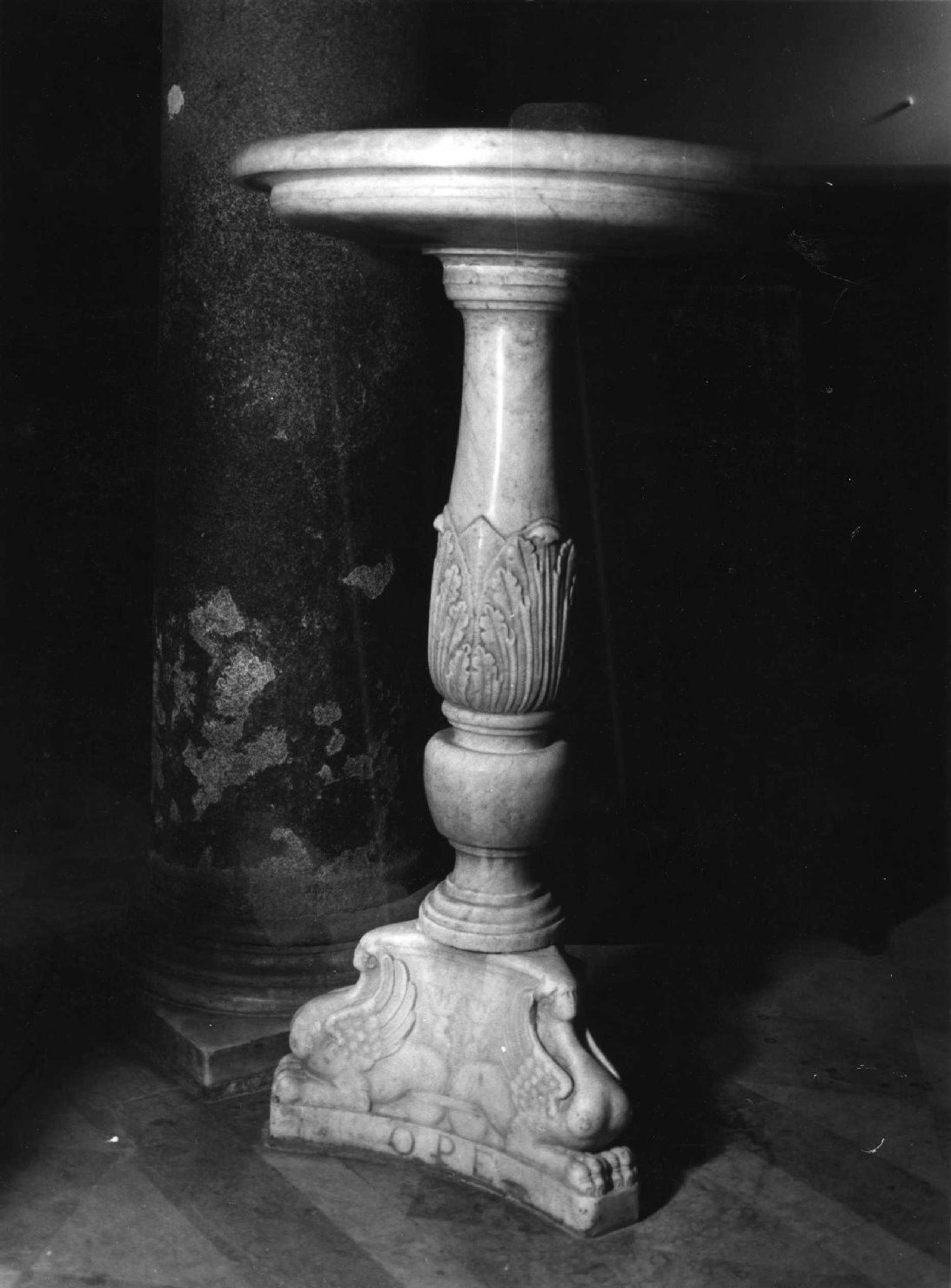 acquasantiera - ambito apuano (sec. XVI, sec. XIX)