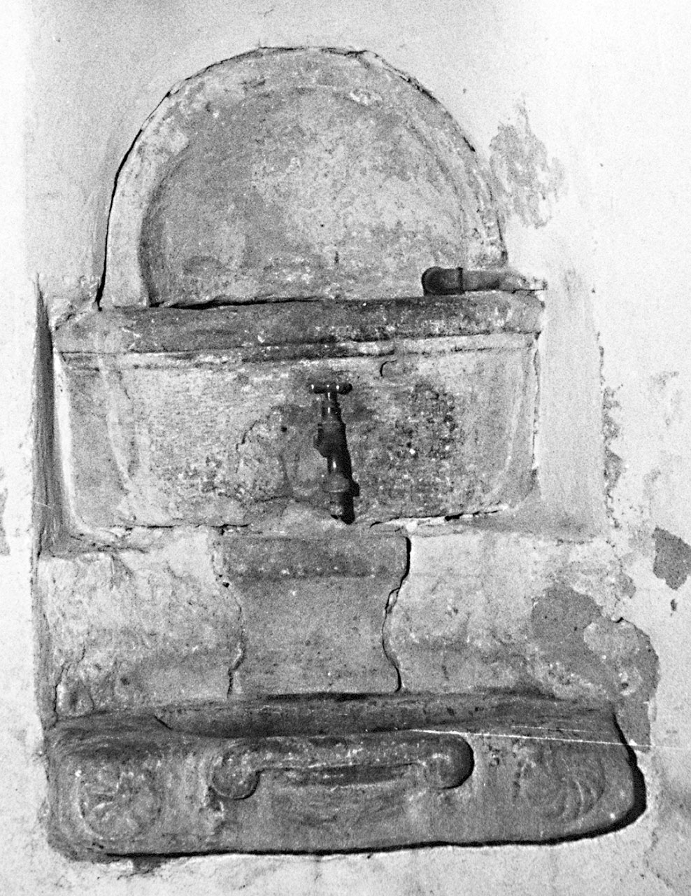 lavabo da sacrestia - ambito toscano (sec. XV)