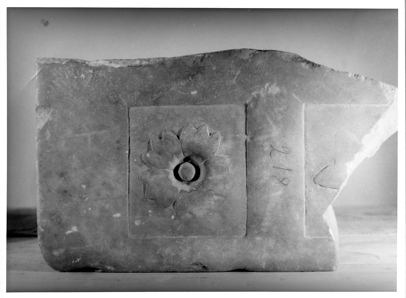 stipite, frammento - ambito lucchese (sec. XVI)