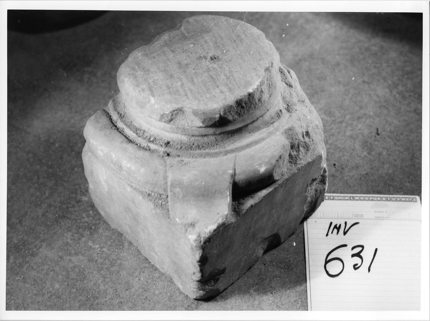 basamento, frammento - ambito lucchese (sec. XIV)