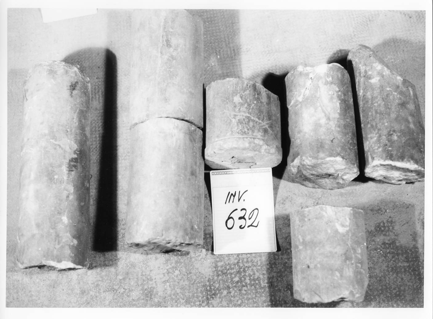 fusto di colonna, frammento - ambito lucchese (sec. XIV)