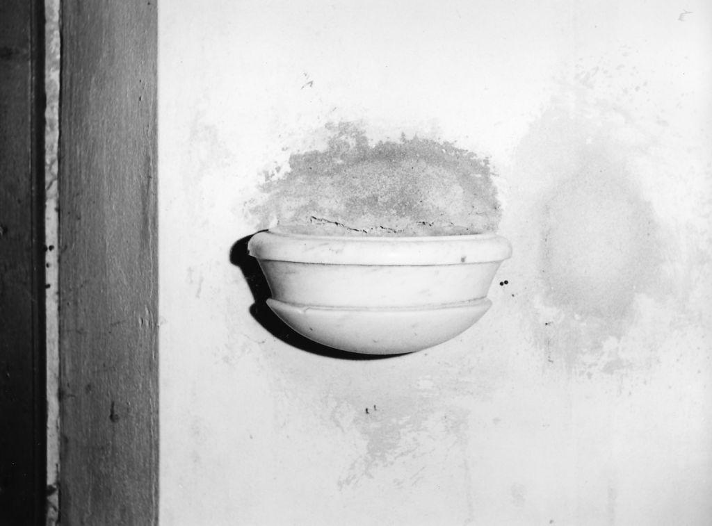 acquasantiera da parete, opera isolata - bottega pisana (sec. XIX)