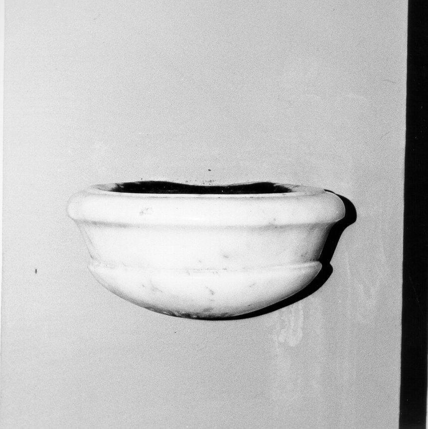 acquasantiera da parete, serie - bottega toscana (sec. XIX)